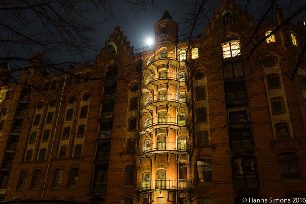 Hamburg Speicherstadt - Speicher mit Mond