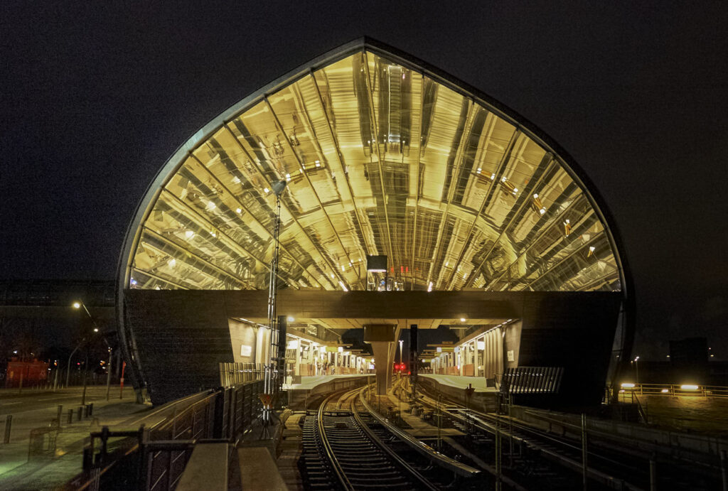 U+S Bahnhof Elbbrücken (GMP, Shigeru Ban)
