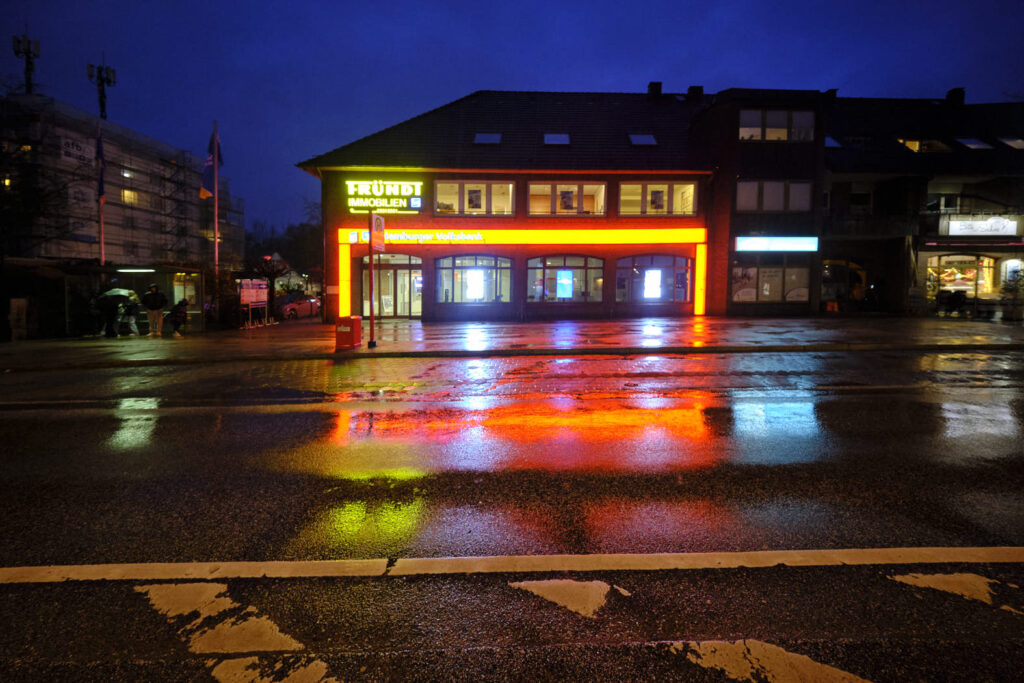 Sasel Markt Nacht Regen