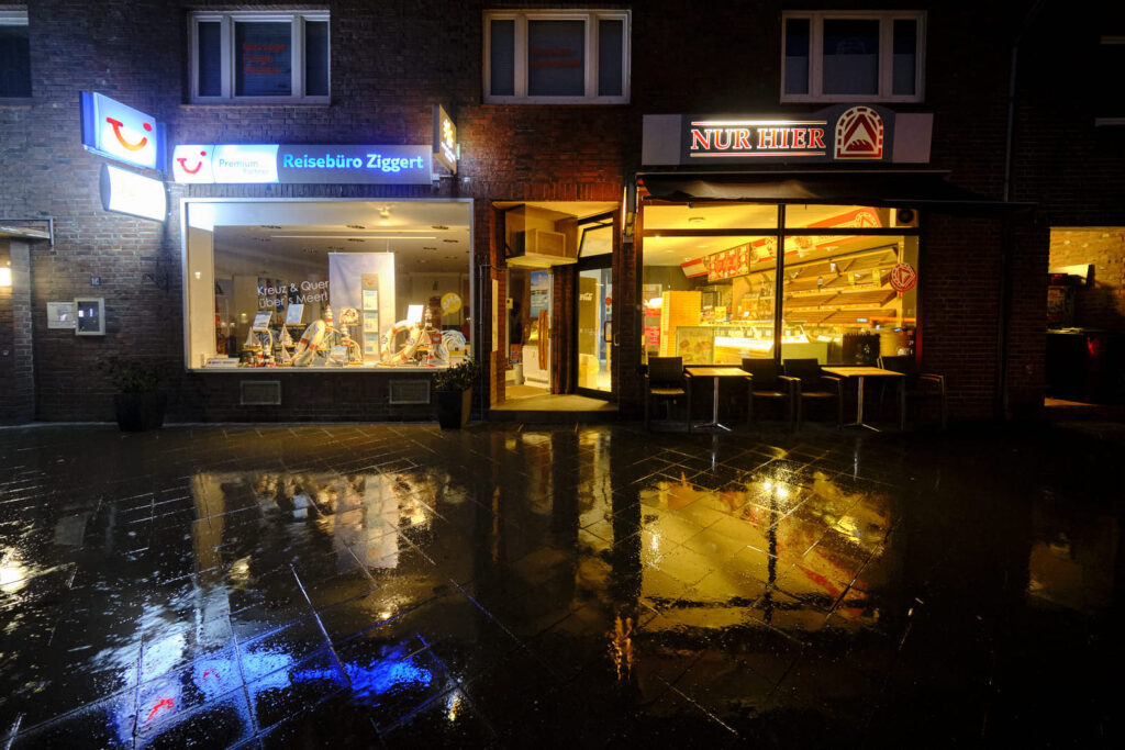 Sasel Markt Nacht Regen