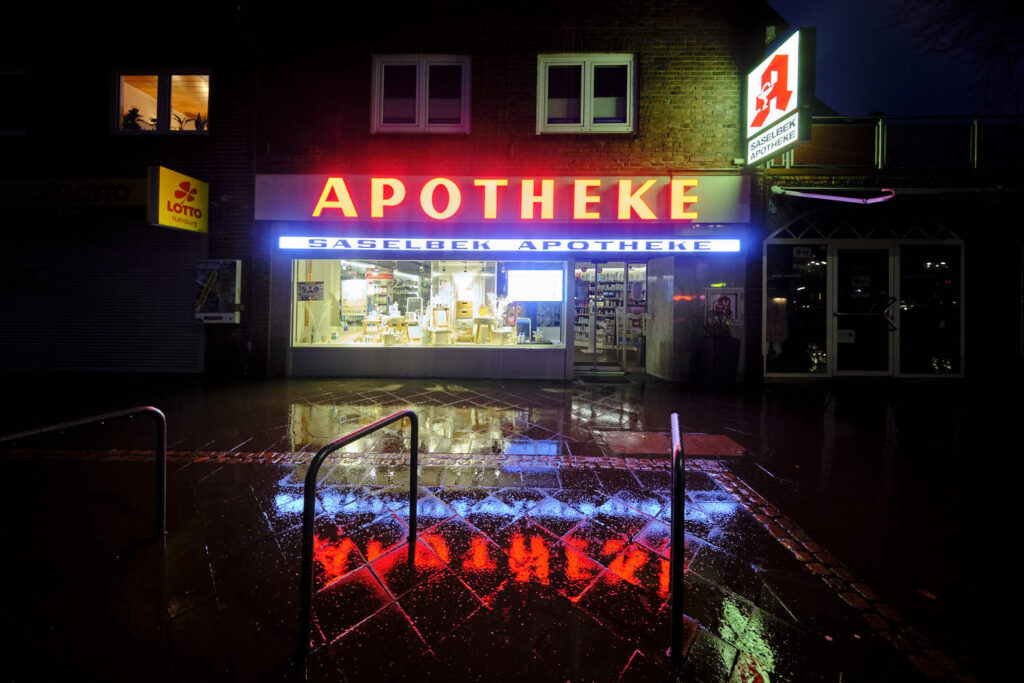 Sasel Markt Nacht Regen