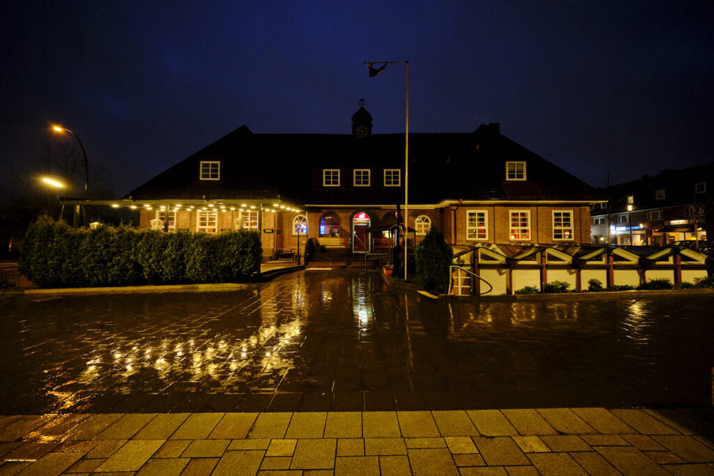 Sasel Markt Nacht Regen