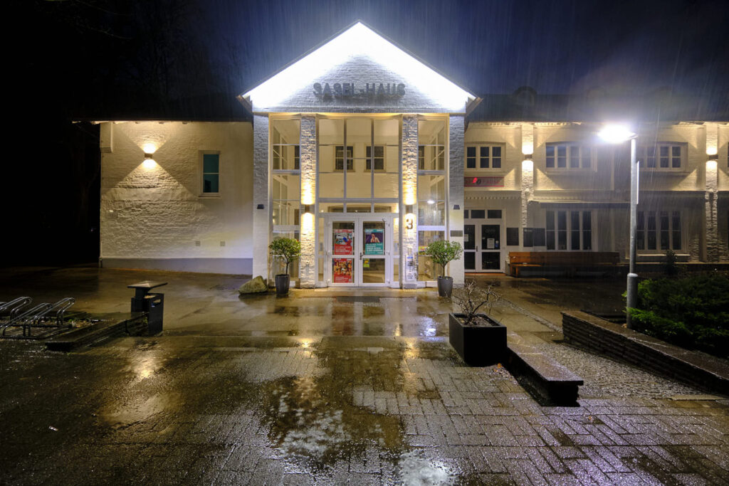 Sasel Markt Nacht Regen